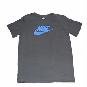 Nike Men’s Gray & Blue Tee